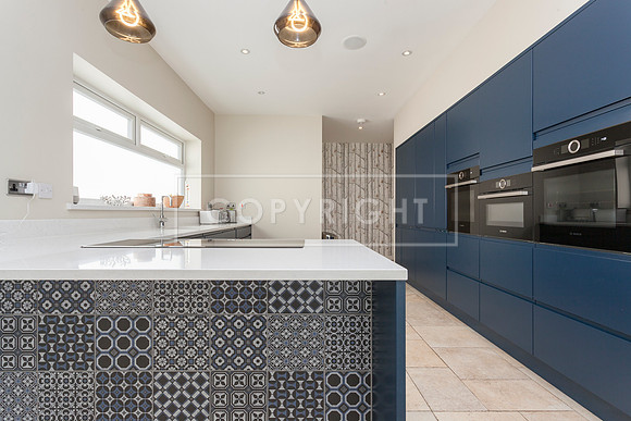CONTEMPORARY KITCHEN