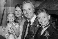 FAMILY GROUP WEDDING SHOT