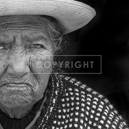 STREET VENDOR, OLLANTAYTAMBO, PERU
